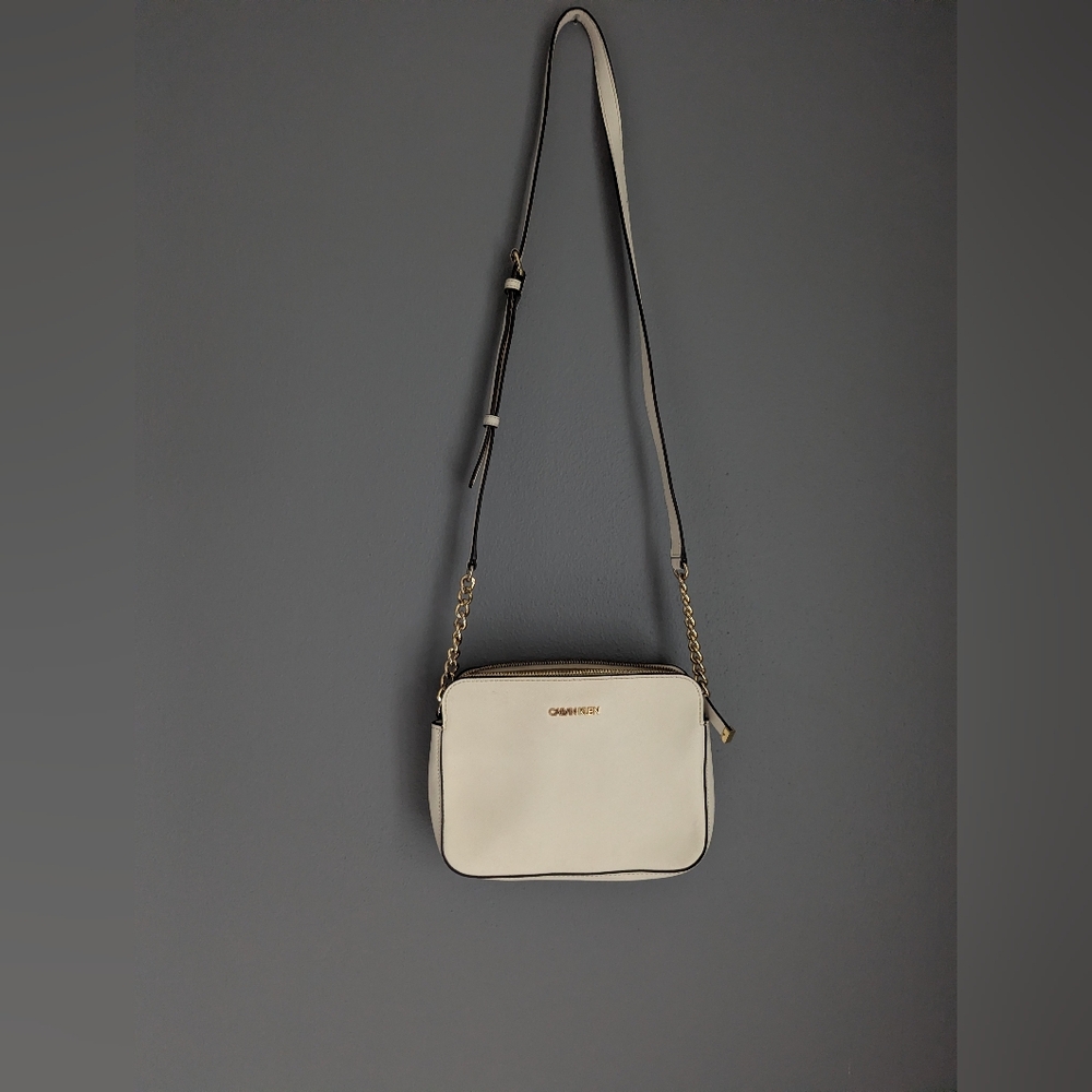 Calvin Klein Cream Crossbody Shoulder Bag with Gold Chain Accent